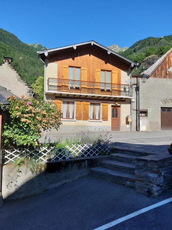 Maison Des Trois Ormeaux Vila Cier-de-Luchon Exterior foto